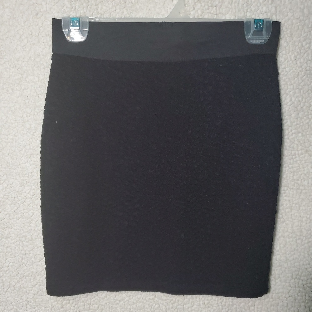 Black textured pencil skirt